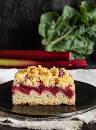 350 gr mehl 250 gr butter 200 gr zucker 5 eier 1 päckchen vanillezucker 1. Super Saftiger Rhabarberkuchen Vom Blech Mit Zwillingsteig