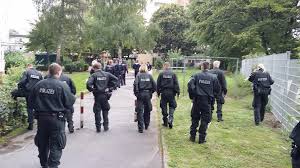 Kia überschlägt sich bei verkehrsunfall in kölner innenstadt. Leverkusen Polizei Sucht Nach Beweismitteln