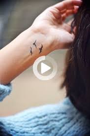 Take alook at genuine and amazing. Brillant Poignet Tatouages Pour Les Filles Tous Les Modeles Wrist Tattoos Girls Wrist Tattoos Words Wrist Tattoos