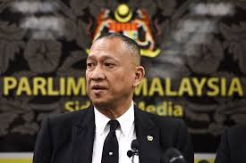 Listen to nazri azis | soundcloud is an audio platform that lets you listen to what you love and share the sounds you stream tracks and playlists from nazri azis on your desktop or mobile device. Nazri Expect More Umno Mps To Withdraw Support For Perikatan Malaysia Malay Mail
