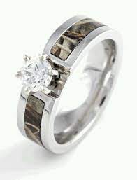 Hmmm That S Neat Camo Engagement Rings Camo Wedding Rings Camouflage Wedding Rings