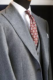 Adoptez le gilet de costume homme, pièce maîtresse pour composer un costume trois pièces élégant et raffiné. Le Guide Complet Du Gilet Pour Hommes Son Histoire Conseils Et Suggestions Sur Comment Le Porter Et L Associer Au Mieux