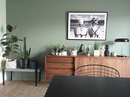 Un décor digne d'un conte de fées vous attend avec ses lustres, ses miroirs, ses couleurs chaudes, ses tentures et ses chandeliers le temps d'un voyage à travers les saveurs. Le Vert De Gris La Couleur Facile A Vivre Et Tendance Pour Un Interieur Deco