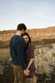 Fall Engagement Session In The Desert Vantage Wa Seattle Wedding Photogrpaher Timary Carson Seattle Wedding Photographer Cute Couples Photography Couples Photography Fall Couple Photography
