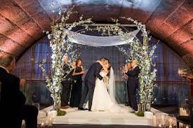 Elegant Jewish Wedding At Architectural Landmark In New York City Inside Weddings Jewish Wedding Wedding Ceremony Flowers Chuppah Flowers