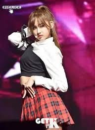 Everglow Aisha Debut Bon Bon Chocolat Showcase Kpop Girls Aisha Kpop Fashion