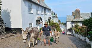 Se recensioner, bilder och fantastiska erbjudanden på hotell i clovelly, england. The Devon Village That Charges Entry For Visitors And Uses Sledges As Transport Devon Live