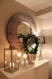 Flur Einrichten Ideen Und Vorschlage Flur Einrichten Deko Flur Spiegel Mit Rahmen Aus Holz Kerzen Pflanze The Post Flur E Hall Decor Decor Gothic Home Decor