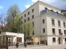 Pentru că știm prea bine procedura, te programăm din timp și îți suntem alături la toate etapele. Directia Generala De Pasapoarte