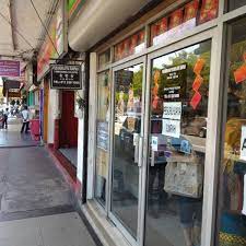 Here you will find beautiful first class hotels and budget hotels that all wallets can afford. Kinabalu Colour Lab