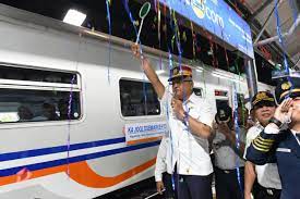 Mulai dari kereta api indonesia yang memang khusus untuk mengangkut penumpang, hingga pt kereta api indonesia ini mengoperasikan sebagian besar kereta api indonesia di berbagai wilayah. Manjakan Traveler Peluncuran Perdana Tiket Ka Joglosemarkerto Diskon Pemerintah Provinsi Jawa Tengah