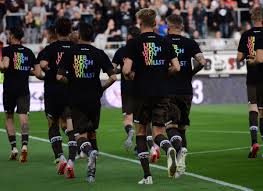 Dann ruf an oder schreib uns einfach. Fc St Pauli Ø¹Ù„Ù‰ ØªÙˆÙŠØªØ± Die Eckfahnen Die Aufwarmen Shirts Und Der Rabauken Block Strahlen Heute In Regenbogen Farben Fcspsgf Fcsp Csd2019 Https T Co 7vouvnhfti
