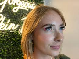 looking to get a lash lift friday morning ! anyone have time ?