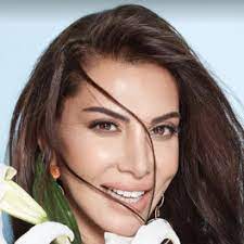 Kadın reklam yapmıyor sadece sesi ile gündemde bütün şarkıları tutuyor. Ebru Yasar Albums Songs Playlists Listen On Deezer