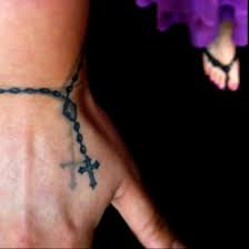 Tatuajes De Rosarios Entretenimiento Cultura Pop Univision
