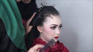 Tak hanya paes, tatarias pengantin yogya paes ageng juga terlihat semakin menarik dengan aksesori keemasan yang tersusun cantik di kepala. Cara Membuat Sunggar Subal Sanggul Solo Putri Success Wo Youtube