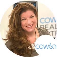 Joanna Hutchins's Instagram, Twitter & Facebook