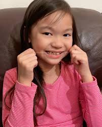 抽獎囉#第一則留言有驚喜刷牙要搭配牙線是醫生叔叔特別交代噗噗的事！ 👉 https://reurl.cc/Rb5AEr  麗奇的潔牙線使用起來特別流暢滑順，孩子也能輕輕鬆鬆學會清潔牙縫✌🏼  有含臘薄荷、含臘無味兩種可以選擇，噗噗特別喜歡薄荷味，她閉著眼睛說「好涼好舒服」😆 🦷我們也 ...