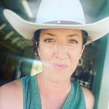 Jolene Roper's Instagram, Twitter & Facebook