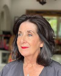 There is nothing like a color refresh and signature blow dry combination!  🤌🏻😘 The shine alone… 😍 To schedule your visit, contact @bellezzasalonsc  843-573-1112 or info@bellezzasalonsc.com