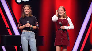 Finde hier alle clips auftritte und highlights zu kiara. Sat 1 The Voice Kids Staffel 7 Der Erste Auftritt Von Mimi Und Josy Facebook