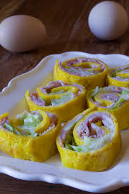 Rotolo di frittata con salmone e condimento bianco guerzoni. Rotoli Di Frittata Farciti In Mou Veritas