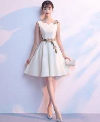 Simple Light Champagne Satin Applique Short Prom Dress Cute Homecoming Dress Vestidos Bonitos Para Adolescentes Vestidos Para Adolescentes Vestidos De Fiesta Para Adolescentes