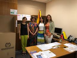 Como votante, tiene derecho a que alguien lo ayude a emitir su voto ante las siguientes condiciones: Cancilleria Colombia On Twitter Se Abre Mesa De Votacion En Hanoi Para Elecciones Presidenciales Https T Co Mjeuatupeb
