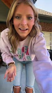 Wait the brown hair kinda slays in this😆