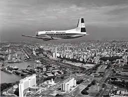 Excelente Foto De Un Avion De Aerolineas Argentinas Sobrevolando Retiro En La Decada De 1970 Argentina Historia Buenosair Argentina Aerolineas Buenos Aires