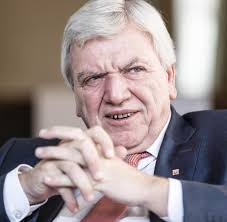 When they do, their tweets will show up here. Volker Bouffier Eine Stichtagsregelung Fur Fluchtlinge Ware Vernunftig Welt
