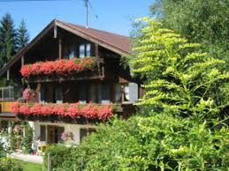 Folgen sie der kleinen ortsstraße, bis zur kleinen barocken kappelle aus dem 16. Haus Engenkopf Hotel Oberstdorf Germany Overview