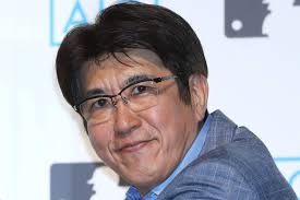 ほっそり真っ白の髪で歩いて》療養中の石橋貴明、芸能活動休止1年 ...