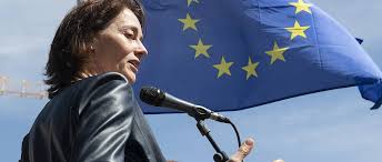 Ce qui distingue de charybde en scylla de de mal en pis est qu'il nécessite un lien de causalité entre le premier problème et la détérioration de la situation (dans ce cas, résoudre le premier déclenche le second). Eu Und Rechtsstaat Entschiedenes Vorgehen Gegen Ungarn Und Polen Notig Europaische Integration Ipg Journal