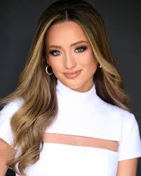 Leah Rouse's Instagram, Twitter & Facebook