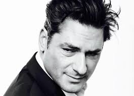 Árpa attila legújabb filmjében egy gonosz űrlényt alakít. 44 Evesen Lett Eloszor Anya A Magyar Enekesno Kislanya Melle Testvert Szeretne Hazai Sztar Femina