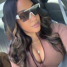 anya irving (@anyairving_)