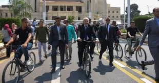 Jun 20, 2021 · في عام 1996 صدرت عن دار العبيكان بالرياض الطبعة الأولى من كتاب «مالم تقله الوظيفة. Ø±Ø¦ÙŠØ³ Ø¬Ø§Ù…Ø¹Ø© Ø§Ù„Ù‚Ø§Ù‡Ø±Ø© ÙŠÙ‚ÙˆØ¯ Ù…Ø§Ø±Ø§Ø«ÙˆÙ† Ø¯Ø±Ø§Ø¬Ø§Øª Ø¯Ø§Ø®Ù„ Ø§Ù„Ø­Ø±Ù… Ø§Ù„Ø¬Ø§Ù…Ø¹Ù‰ Ø§Ù„ÙŠÙˆÙ… Ø§Ù„Ø³Ø§Ø¨Ø¹