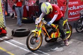 Baik, demikianlah gambar motor cross kartun himpun minggu ini. 94 Gambar Kartun Motor Drag Dan Joki Terlengkap Cikimm Com