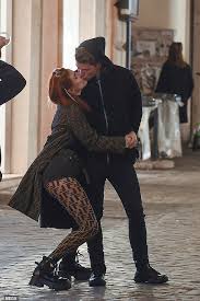 Annabella avery thorne (born october 8, 1997) is an american actress, model, singer, and director. Bella Thorne And Benjamin Mascolo Put On A Smitten Display As They Kiss In Rome Daily Mail Online