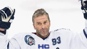 Pro český hokej je to změna přímo přelomová. Nevsedni Setkani Hokejovych Ikon Na Lede Jagr Nevericne Smekal Klobouk Dojaty Nedved Mel Slzy V Ocich Sport Cz
