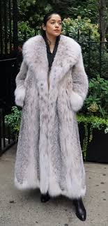 About 10 minutes into hustlers, jennifer lopez makes one of the most audacious entrances in recent movie history. Canadian Lynx Coat As Seen In Hustlers Movie Jlo 38373 Marc Kaufman Furs