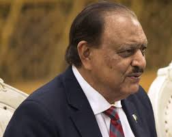 President Mamnoon confers military awards