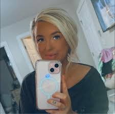 Leslie Brownell's Instagram, Twitter & Facebook