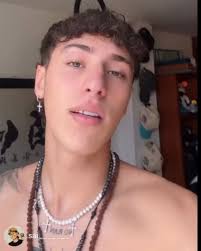 El cantante Simón Trujillo, cuyo nombre artístico es "Sai", lanzó una  curiosa opinión, respecto a la infidelidad digital en esta época. 😏🤭🤳🏼,  ¿Y usted qué opina sobre lo expuesto por el artista? 🤔