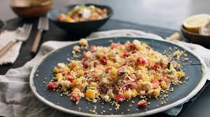 Couscous Salat Rezepte Mit Minze Und Zitrone Erfrischen Bei Warmen Temperaturen Probier Unseren Couscous Salat In 2020 Couscous Salad Recipes Couscous Couscous Salad