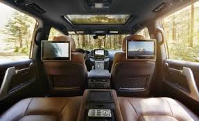 Полностью новый интерьер тойота ленд крузер 300 не поражает обилием новомодных цифровых технологий, но цена тойота ленд крузер 300 цена пока не обнародована. Novyj Tojota Lend Kruzer 300 Foto Video Harakteristiki