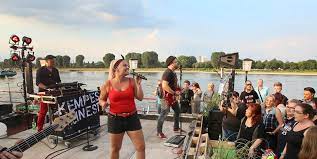Oana moczulski, yvonne kautz motiondesign: Nicht Nur Karnevalsmusik Kolner Band Kempes Feinest Will Kolsche Lieder Pflegen Kolner Stadt Anzeiger