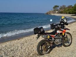 Bertemu lagi bersama kami kurama motor yang terus menyediakan informai terbaru mengenai kabar otomotif. Naik Motor Trail Viar Menikmati Pulau Cantik Di Timur Indonesia
