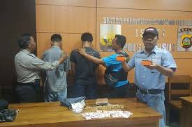 Feb 17, 2017 · 31. Dua Remaja Mencuri Emas Dan Uang Dibekuk Polisi Balipost Com